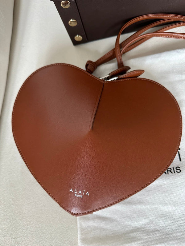 LE COEUR BAG 21 IN UMBER BROWN CALFSKIN