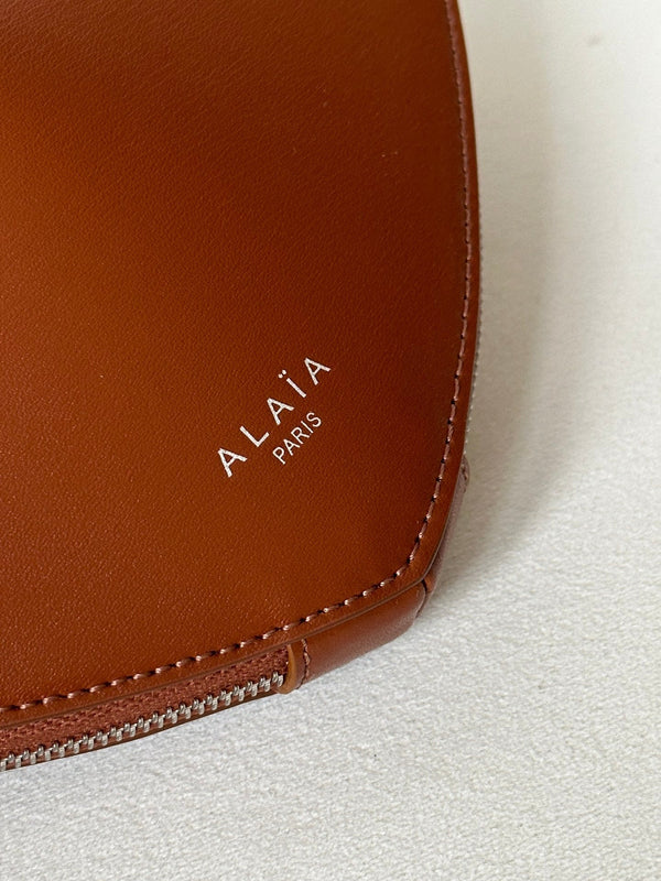 LE COEUR BAG 21 IN UMBER BROWN CALFSKIN