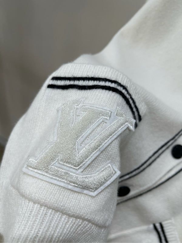 LV Pocket Patch Letter V-neck Cardigan in White Wool and Cashmere 285515