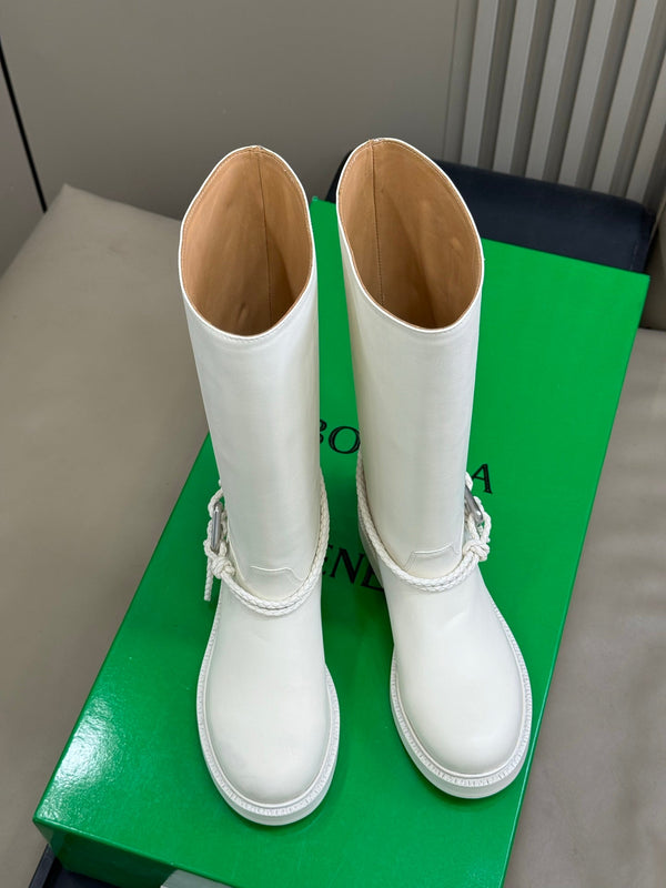 BV 25FW James Boots With Coaxial Detailing And Signature Metal Triangle in White Calfskin