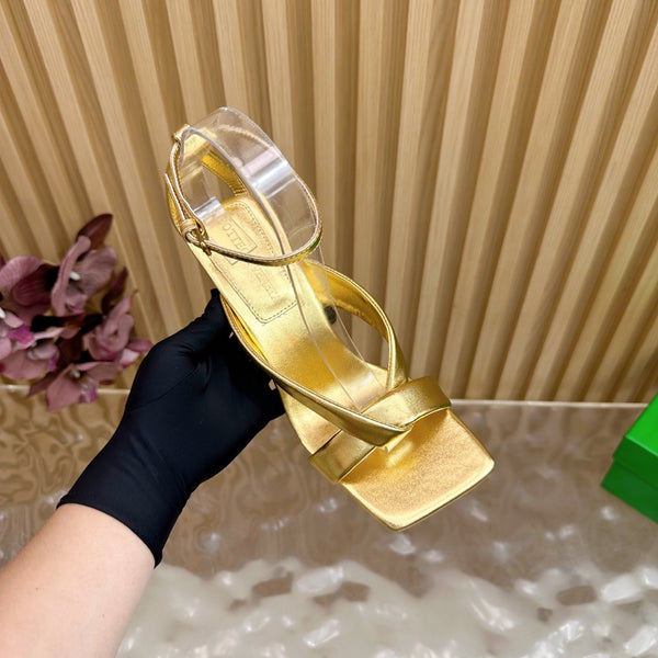 BV 25SS Flat-Soled High-Heeled Ankle Strap Sandals Gold Shiny Calfskin