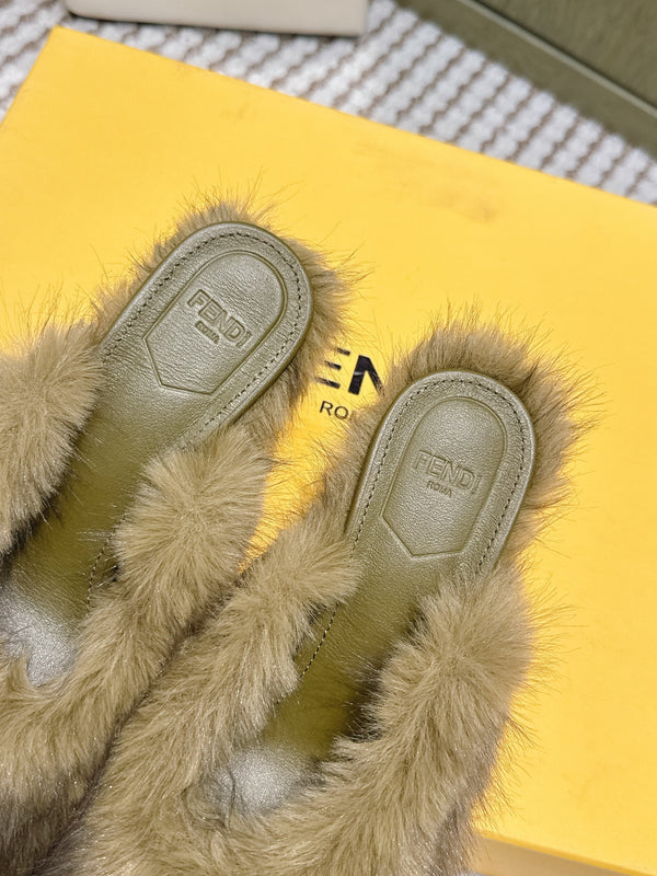 Fendi Fur Slip-On Moss Green Rabbit Fur 568918