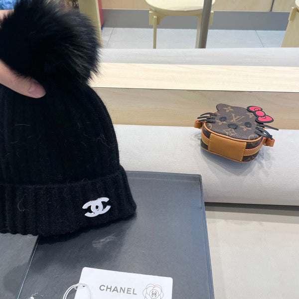 Chanel Women's Knitted Black Hat 980323