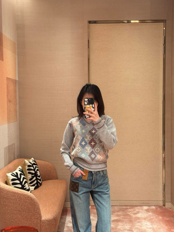 LV 25 V-Neck Embroidered Diamond Pattern Knit Cashmere Sweater