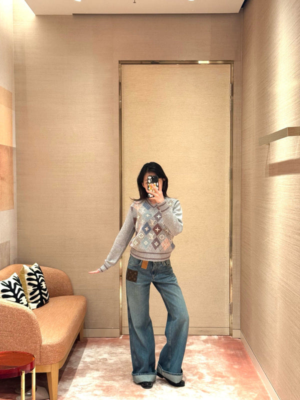 LV 25 V-Neck Embroidered Diamond Pattern Knit Cashmere Sweater