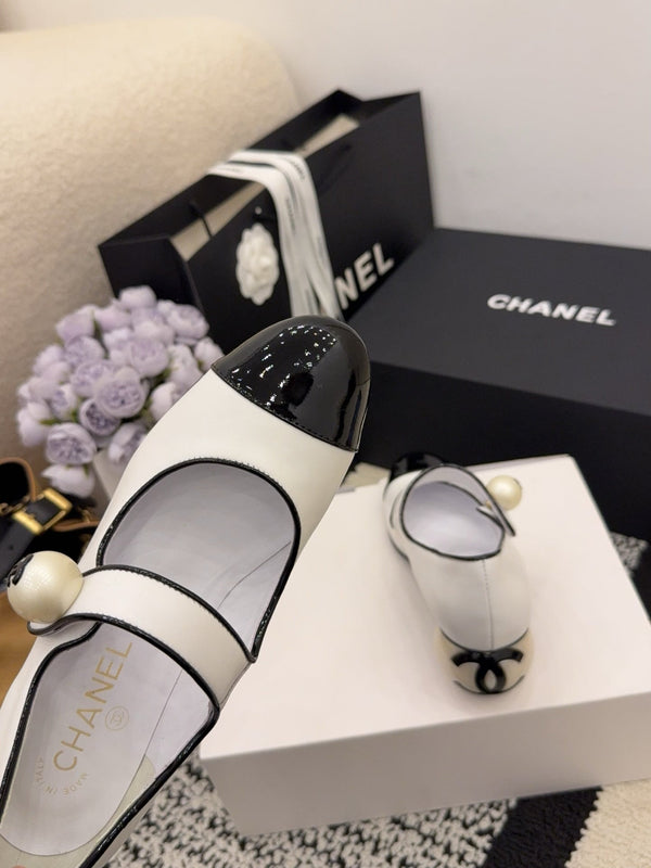 CC Pearl Heel with Rhinstone Clasp Mary Janes White Cowhide 602356