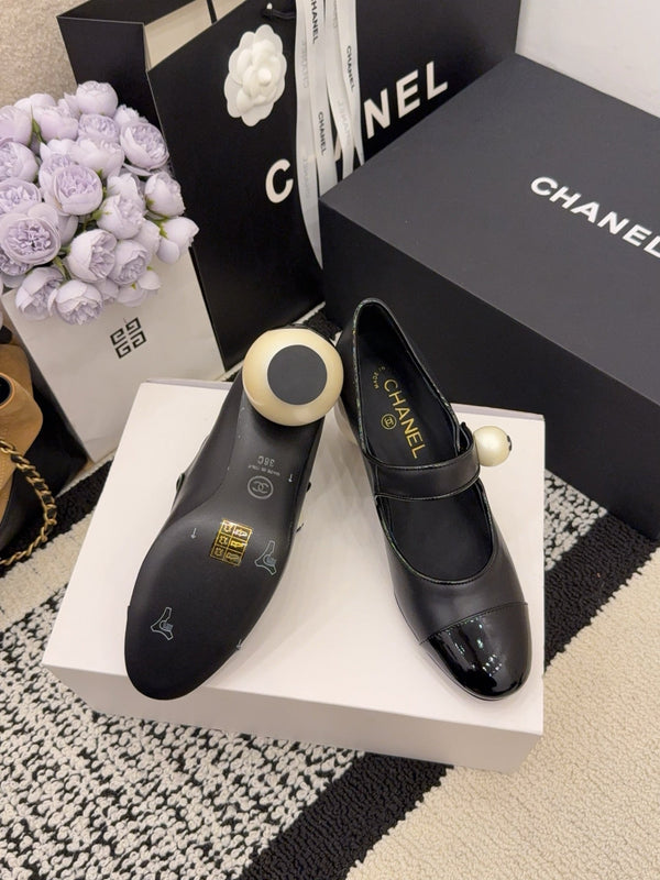 CC Pearl Heel with Rhinstone Clasp Mary Janes Black Cowhide 602353