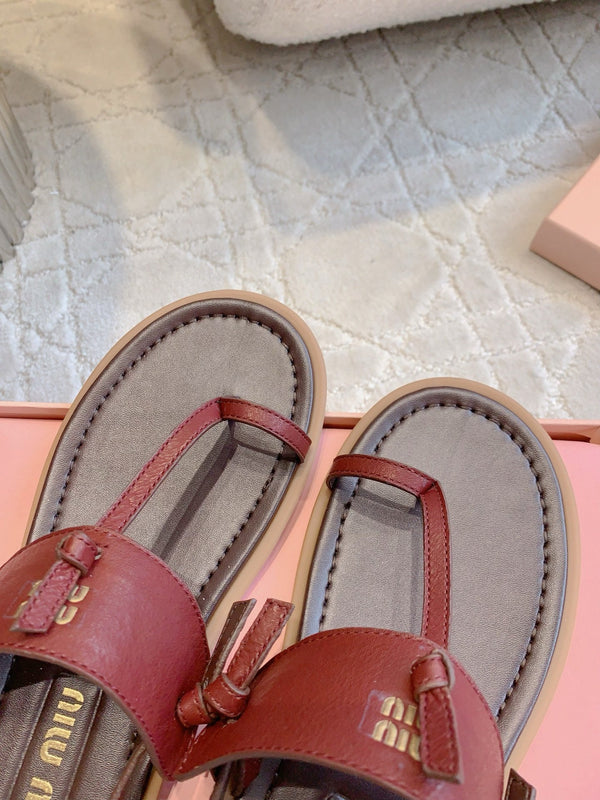 Miu Flip-flot Flat Sandal Burgundy in Cowhide 615339