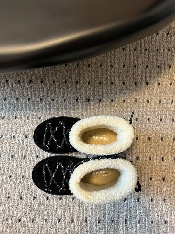 Miu 26 Snow Boots Black in Suede 614799