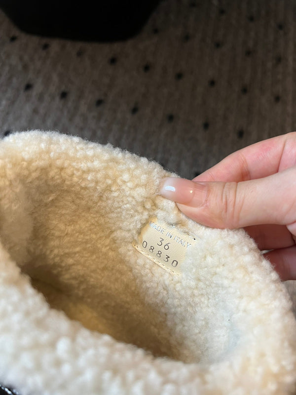 Miu 26 Snow Boots Black in Suede 614799