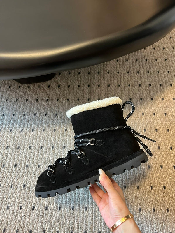 Miu 26 Snow Boots Black in Suede 614799
