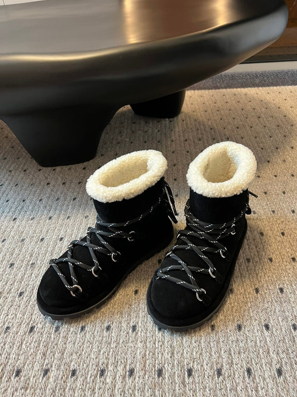 Miu 26 Snow Boots Black in Suede 614799