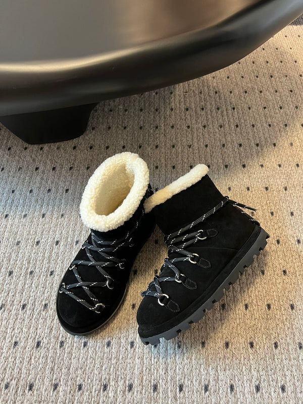 Miu 26 Snow Boots Black in Suede 614799