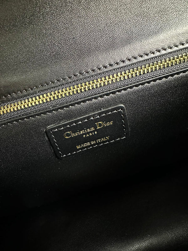 MONTAIGNE 25 BAG IN BLACK CALFSKIN