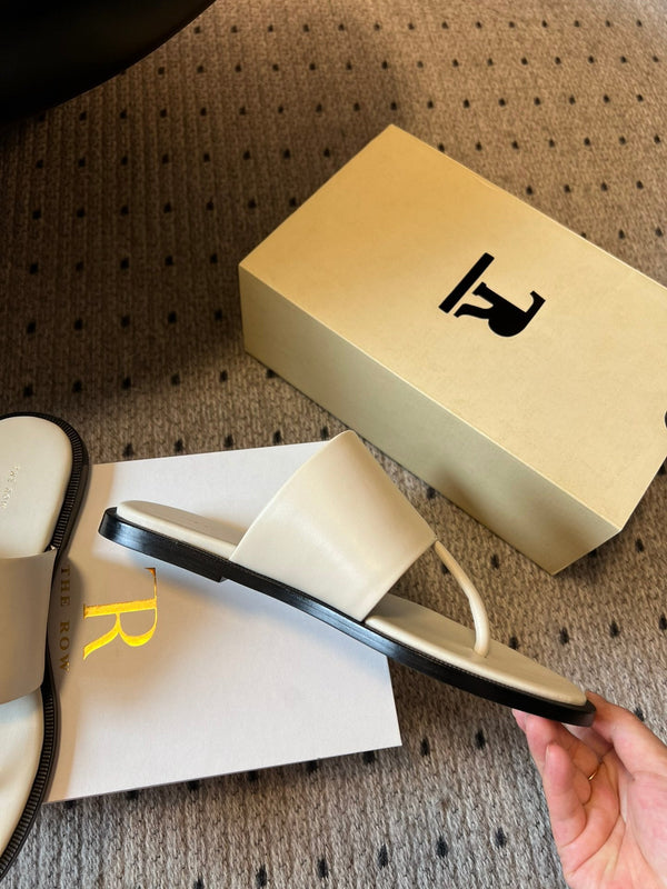 Signum Flat Sandal in White Sheepskin 282428