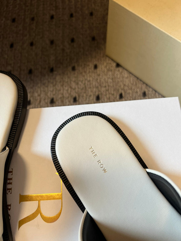 Signum Flat Sandal in White Sheepskin 282428