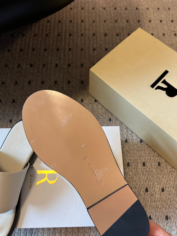 Signum Flat Sandal in White Sheepskin 282428