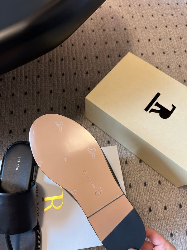 Signum Flat Sandal in Black Sheepskin 282427