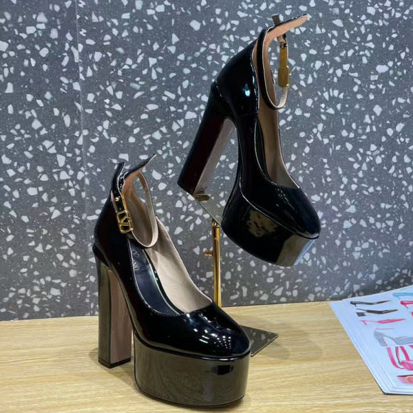 Valentino Garavani Pumps Black Patent Leather