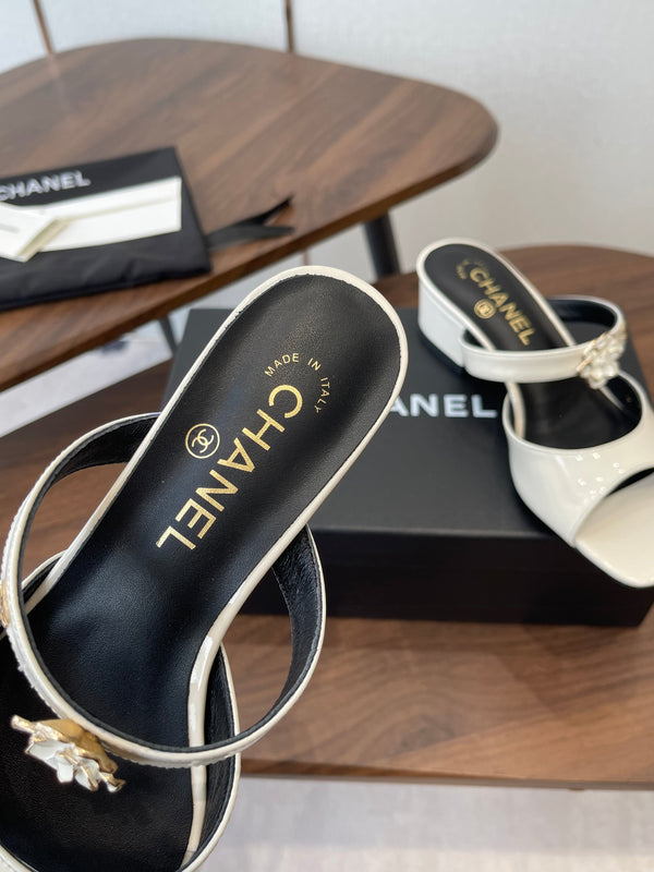 CC 26s Camellia Sandals 4.5cm White Patent Leather 624229