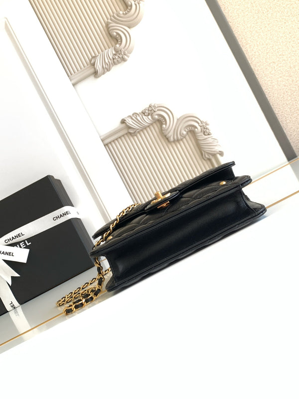 CC Handle Bag 19cm Double C Black Lambskin Gold Hardware