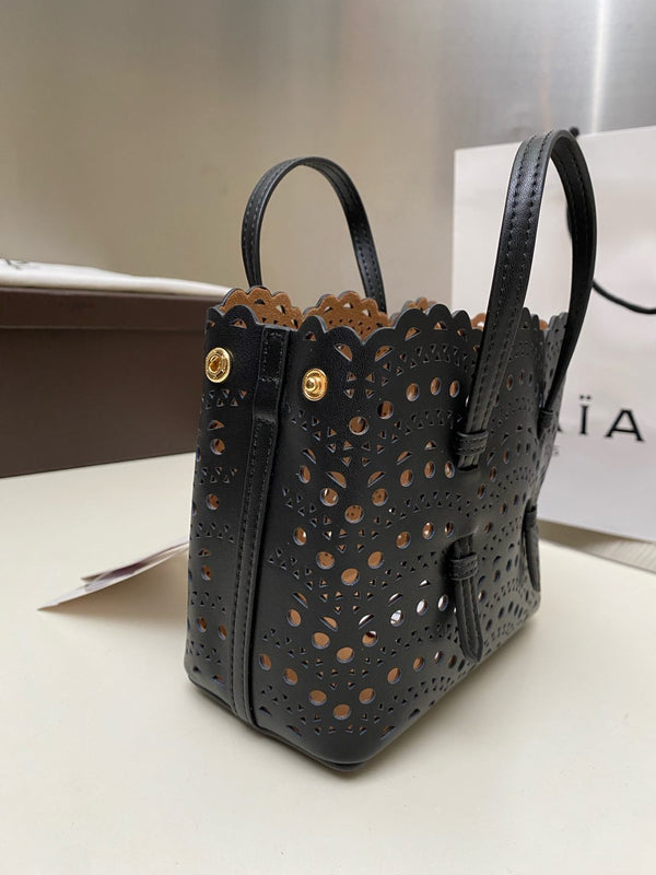 MINA 16 BAG IN BLACK VIENNA WAVE CALFSKIN