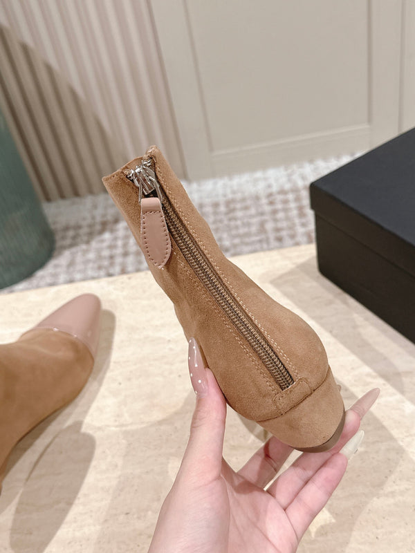 Alaia 2025 Ankle Boot With Patent Leather Cap Toe Tan Nude Suede 556087