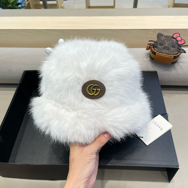 BUCKET HAT IN WHITE FOX FUR 404750