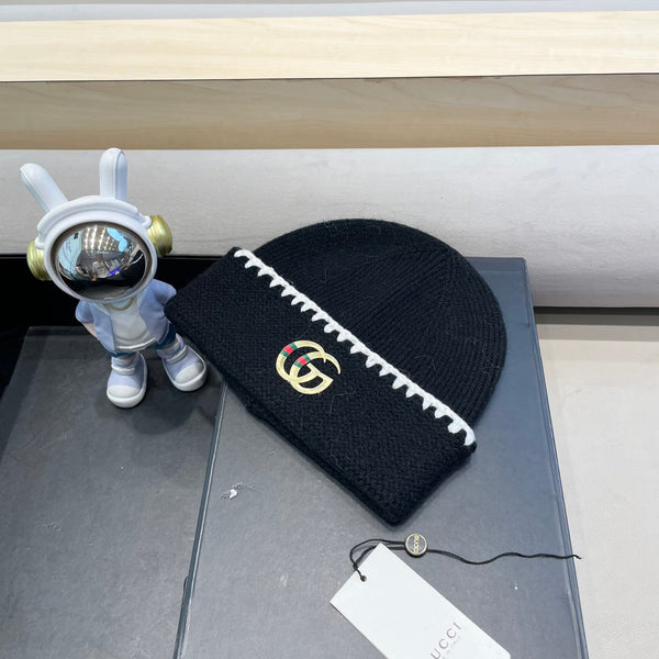 BEANIE HAT IN BLACK WOOL 416413