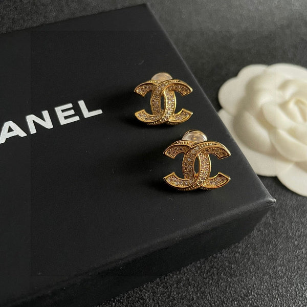 DOUBLE C STUD EARRINGS IN GOLD METAL FULLY DIAMOND