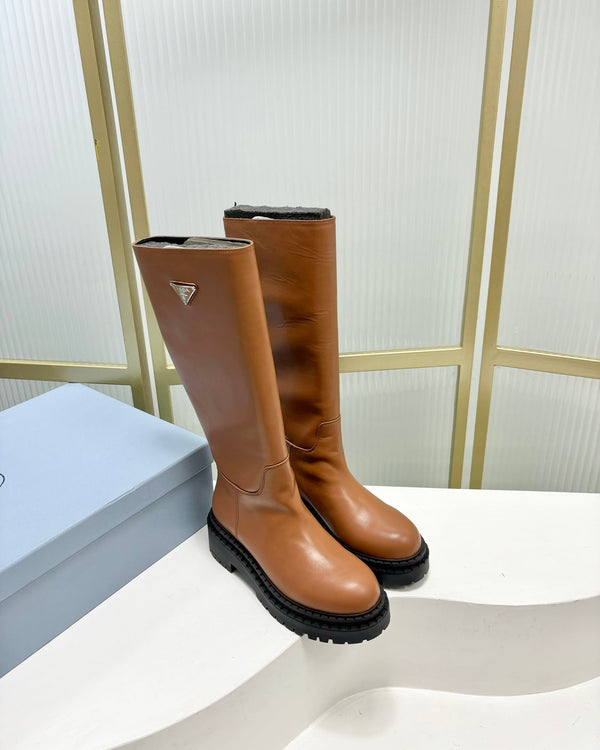 KNEE BOOTS WITH TRIANGLE LOGO IN CAMEL CALFSKIN