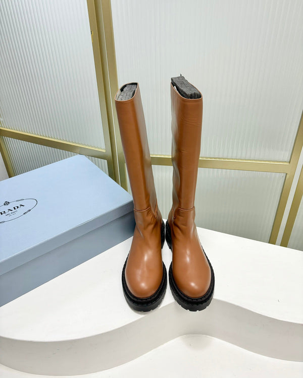 KNEE BOOTS WITH TRIANGLE LOGO IN CAMEL CALFSKIN