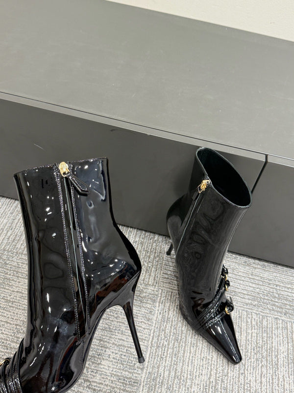 Miu short boots 90mm black patent leather 417986