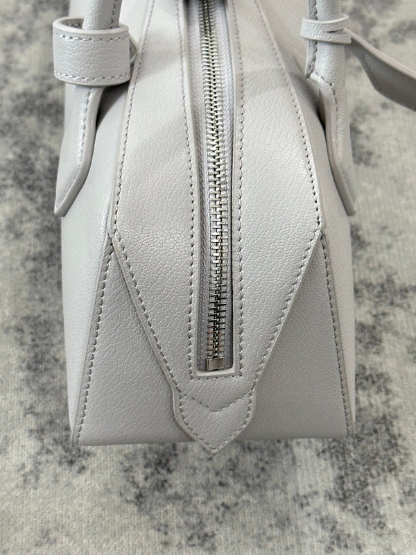 LE TECKEL MEDIUM BAG 32 IN PLATINUM GOATSKIN