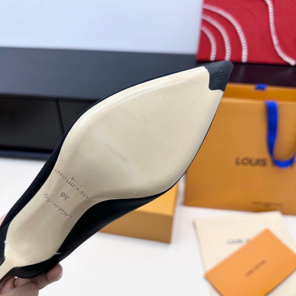 LV 26s Pointed-Toe High Heels 75 Black Premium Satin 622453
