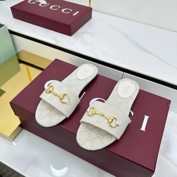 GG SLIDES IN IVORY WITH GOLD HARDWARE