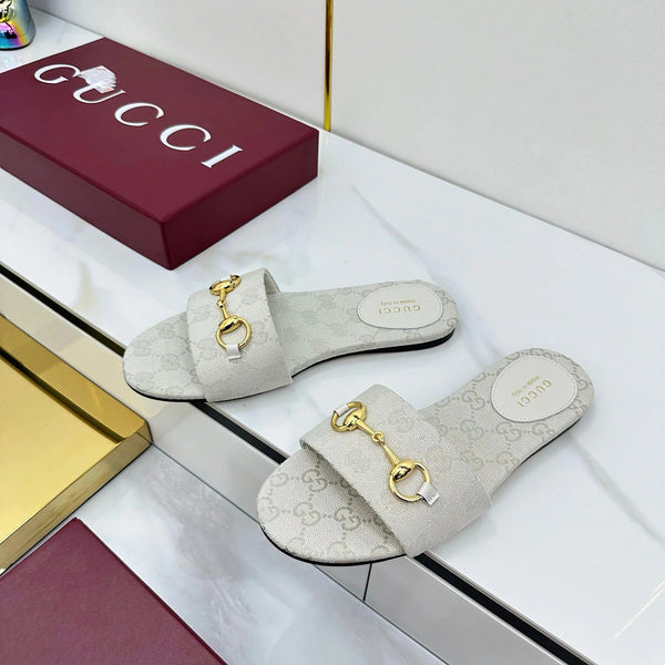 GG SLIDES IN IVORY WITH GOLD HARDWARE