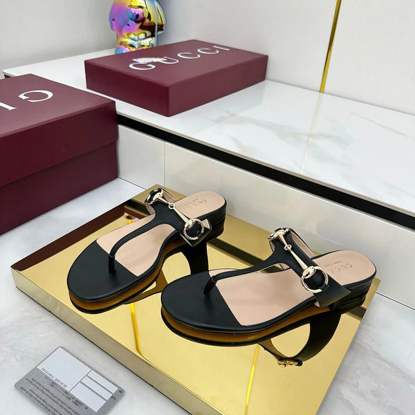THONG SANDALS IN BLACK LAMBSKIN WITH GOLD HARDWARE